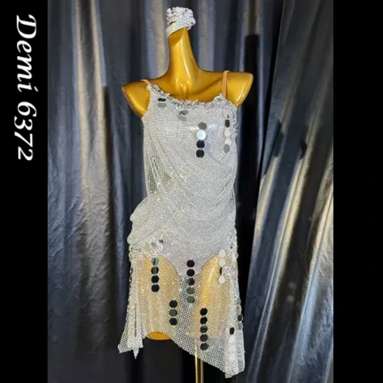Demi 6372