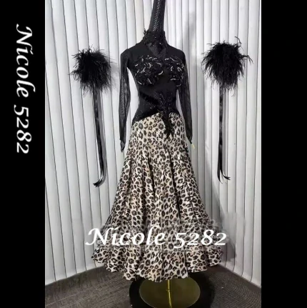 Nicole 5282