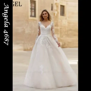 Angela 4687