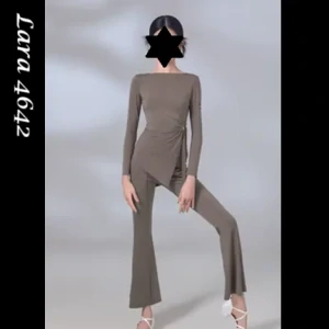 Lara 4642