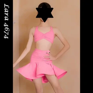 Lara 4674