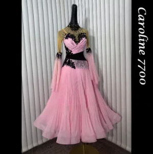 Caroline 7700