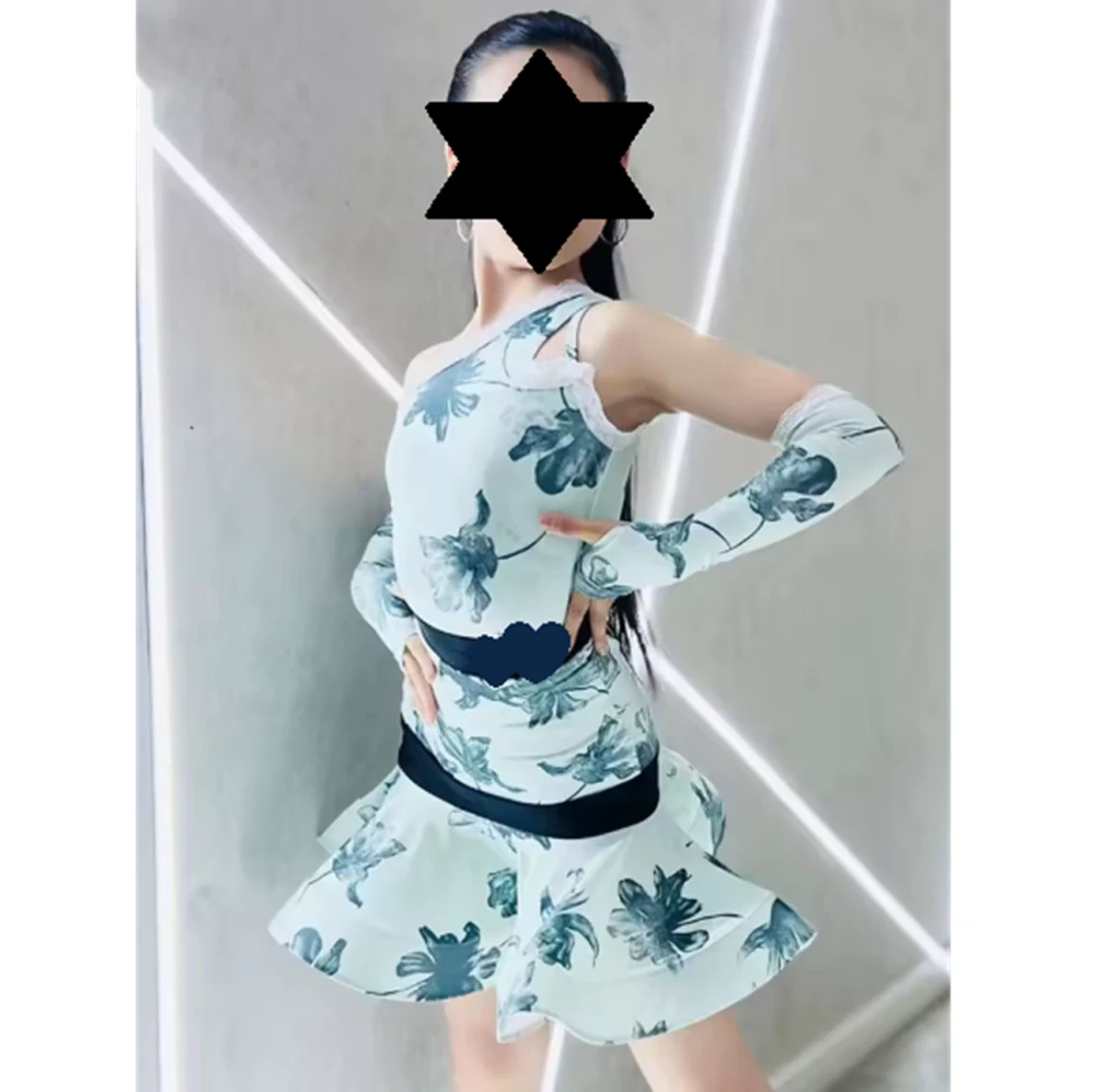Naomi 4887